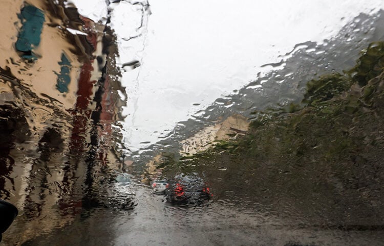 Βροχή στην Κέρκυρα (φωτ.: EUROKINISSI / Γιώργος Κονταρίνης)