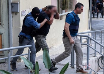 Από τη μεταγωγή του 43χρονου στον εισαγγελέα (φωτ.: EUROKINISSI / Κώστας Μεταξάκης)