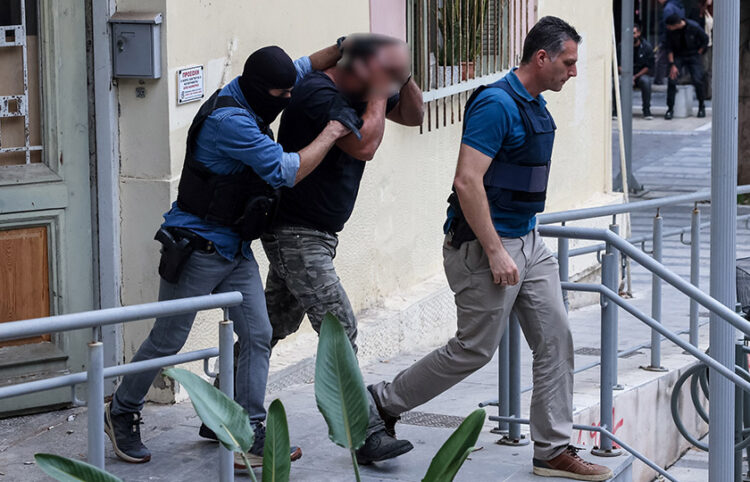 Από τη μεταγωγή του 43χρονου στον εισαγγελέα (φωτ.: EUROKINISSI / Κώστας Μεταξάκης)