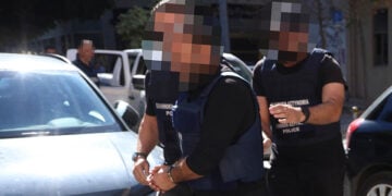 Τα μέλη της ευρύτερης οικογένειας Καργάκη οδηγούνται στο Δικαστικό Μέγαρο Ηρακλείου, Δευτέρα 10 Νοεμβρίου 2025 (φωτ.: EUROKINISSI / Στέφανος Ραπάνης)