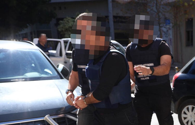 Τα μέλη της ευρύτερης οικογένειας Καργάκη οδηγούνται στο Δικαστικό Μέγαρο Ηρακλείου, Δευτέρα 10 Νοεμβρίου 2025 (φωτ.: EUROKINISSI / Στέφανος Ραπάνης)