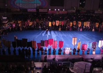 Όλα τα λάβαρα ψηλά, στην έναρξη του Φεστιβάλ