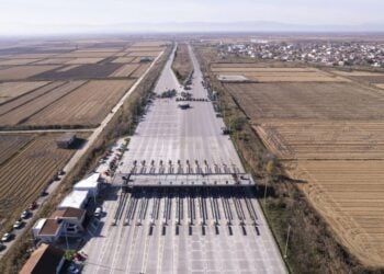 Κλειστά τα διόδια Μαλγάρων, στην Εθνική Οδό Θεσσαλονίκης-Αθήνας, κατά τη διάρκεια αιφνιδιαστικού αποκλεισμού από αγρότες (φωτ.:: ΑΠΕ-ΜΠΕ/ΑΧΙΛΛΕΑΣ ΧΗΡΑΣ)