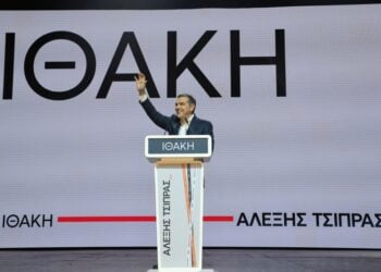 Ο πρώην πρωθυπουργός Αλέξης Τσίπρας στην παρουσίαση του βιβλίου του με τίτλο «ΙΘΑΚΗ», στο θέατρο «Παλλάς» στην Αθήνα (φωτ.: Γιώργος Κονταρίνης/ EUROKINISSI)