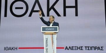 Ο πρώην πρωθυπουργός Αλέξης Τσίπρας στην παρουσίαση του βιβλίου του με τίτλο «ΙΘΑΚΗ», στο θέατρο «Παλλάς» στην Αθήνα (φωτ.: Γιώργος Κονταρίνης/ EUROKINISSI)