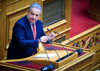 Ο Αθανάσιος Καββαδάς, σήμερα, στη συζήτηση στην Ολομέλεια της Βουλής για την αίτηση άρσης ασυλίας του αλλά και της συναδέλφου του Ζέττας Μακρή (φωτ.: Γιώργος Κονταρίνης/ EUROKINISSI)
