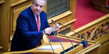 Ο Αθανάσιος Καββαδάς, σήμερα, στη συζήτηση στην Ολομέλεια της Βουλής για την αίτηση άρσης ασυλίας του αλλά και της συναδέλφου του Ζέττας Μακρή (φωτ.: Γιώργος Κονταρίνης/ EUROKINISSI)