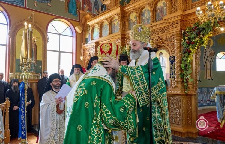 Με μεγαλοπρέπεια και συγκίνηση πραγματοποιήθηκε σήμερα, Σάββατο 6 Δεκεμβρίου, στον πανηγυρίζοντα Ιερό Ναό του Αγίου Νικολάου στην Καμπέρα, η τελετή ενθρόνισης του πρώτου επισκόπου της πόλης, θεοφιλεστάτου Αθηναγόρου (φωτ.: Bourdo Photography)