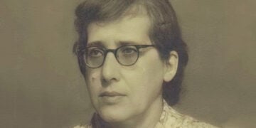 Η Ελένη Ουράνη το 1945, σε φωτογραφία ταυτότητας από το Στούντιο Ξανθάκη (πηγή: Αρχείο ΕΛΙΑ)