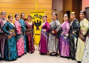 Τα κορίτσια της Ένωσης Ποντίων Αμβρούργου και Περιχώρων, που βρίσκονται στην Κω (φωτ.: Facebook / Enosi Pontion Ambourgo)