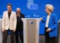 Η Δανή πρωθυπουργός Μέτε Φρέντερικσεν, ο πρόεδρος του Ευρωπαϊκού Κοινοβουλίου Αντόνιο Κόστα και η πρόεδρος της Ευρωπαϊκής Επιτροπής Ούρσουλα φον ντερ Λάιεν, μετά το τέλος της Συνόδου Κορυφής στις Βρυξέλλες (φωτ.: EPA/ OLIVIER HOSLET)