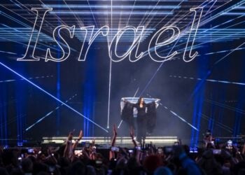 Η Yuval Raphael,  υποψήφια του Ισραήλ στον 69ο διαγωνισμό τραγουδιού της Eurovision, στη Βασιλεία της Ελβετίας (φωτ.: EPA/ GEORGIOS KEFALAS)