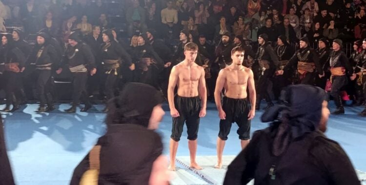 Πυρρίχιος στο 19ο Πανελλαδικό Φεστιβάλ Ποντιακών Χορών της ΠΟΕ στην Καρδίτσα (φωτ: Αλεξία Ιωαννίδου)