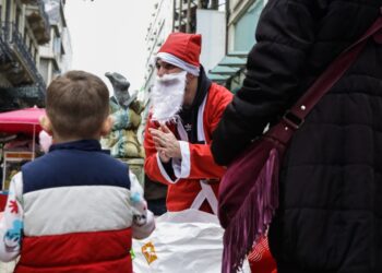 Στιγμιότυπο από τον πεζόδρομο της οδού Ερμού, στην Αθήνα   (φωτ.: Δανάη Δαυλοπούλου/ EUROKINISSI)