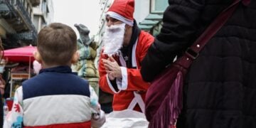 Στιγμιότυπο από τον πεζόδρομο της οδού Ερμού, στην Αθήνα   (φωτ.: Δανάη Δαυλοπούλου/ EUROKINISSI)