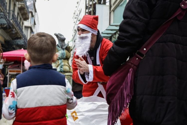 Στιγμιότυπο από τον πεζόδρομο της οδού Ερμού, στην Αθήνα   (φωτ.: Δανάη Δαυλοπούλου/ EUROKINISSI)