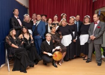 Ο θίασος της θεατρικής ομάδας «Μέθεξις» ανεβάζει, στην Έδεσσα, τη «Μαντάμ Σουσού» του Δημήτρη Ψαθά με τον εορτασμό των 120 χρόνων από τη γέννηση του συγγραφέα σε σκηνοθεσία της Δέσποινας Οτουντζίδου για φιλανθρωπικό σκοπό (φωτ.: Αρχείο Θεατρικής Ομάδας Μέθεξις)