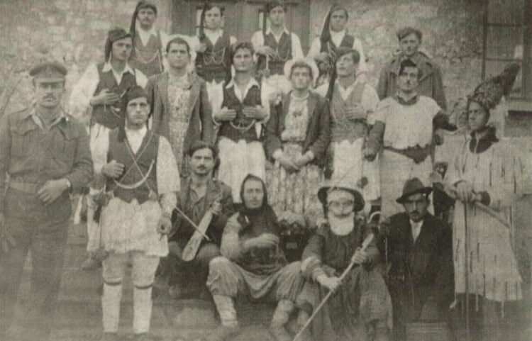 Μωμόγεροι στα Αλωνάκια Κοζάνης, το 1954