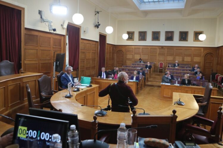 Εικόνα από την Εξεταστική Επιτροπή της Βουλής, «Για τη διερεύνηση όλων των ζητημάτων που έχουν ανακύψει σχετικά με τη λειτουργία του Οργανισμού Πληρωμών και Ελέγχου Κοινοτικών Ενισχύσεων Προσανατολισμού και Εγγυήσεων (ΟΠΕΚΕΠΕ), με γνώμονα την ανάδειξη τυχόν ευθυνών και την αποκατάσταση της αξιοπιστίας του συστήματος πληρωμής των αγροτικών ενισχύσεων, ώστε να αποτελεί έναν αξιόπιστο, αποτελεσματικό και δίκαιο μηχανισμό για όλους τους παράγωγους της χώρας». Σήμερα καταθέτει ο Εμμανουήλ Χνάρης, βουλευτής ΠΑΣΟΚ-Κίνημα Αλλαγής, πρώην Αντιπεριφερειάρχης Κρήτης (φωτ.: Σωτήρης Δημητρόπουλος/ EUROKINISSI)