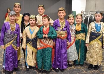 Έτοιμη να αναλάβει τα ηνία και να φροντίσει το Ποντιακό Σπίτι για τα επόμενα 45 χρόνια η νέα γενιά του «Ποντοξενιτέα» (φωτ.: facebook/Syndesmos Connecting People and Their Stories)