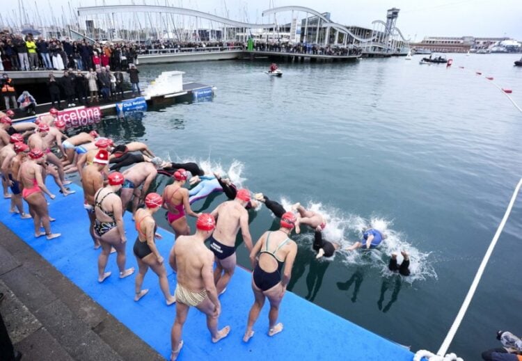 Το Copa Nadal (Κύπελλο των Χριστουγέννων) είναι ο παλαιότερος διαγωνισμός κολύμβησης ανοιχτής θάλασσας στην Ισπανία (φωτ: EPA/Enric Fontcuberta)