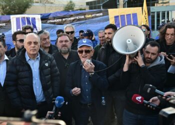 Εικόνα από την απεργιακή συγκέντρωση και πορεία ταξί στην Αθήνα (φωτ.: Κώστας Τζούμας/EUROKINISSI)