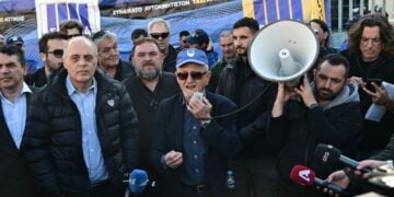 Εικόνα από την απεργιακή συγκέντρωση και πορεία ταξί στην Αθήνα (φωτ.: Κώστας Τζούμας/EUROKINISSI)