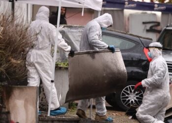 Εικόνα από το σημείο της έκρηξης σε κατάστημα τράπεζας στον Εύοσμο Θεσσαλονίκης (φωτ.: Ραφαήλ Γεωργιάδης / EUROKINISSI)