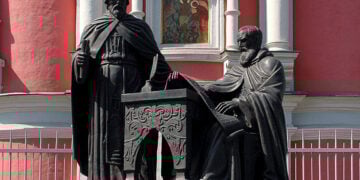 Οι αδελφοί Λειχούδη μπροστά από το Ναό Θεοφανίων, κοντά στην Κόκκινη Πλατεία (πηγή: Ιστορική Ρωσική Βιβλιοθήκη)