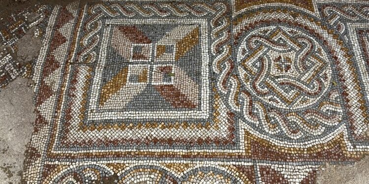 Ψηφιδωτό δάπεδο στην Αδριανούπολη, στο Καραμπούκ της βόρειας Τουρκίας (φωτ.: DHA)