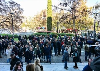 Συγκέντρωση αγροτών από το μπλόκο της Νίκαιας έξω από το Δικαστικό Μέγαρο Λάρισας. Δευτέρα 1 Δεκεμβρίου 2025 (φωτ.: EUROKINISSI)