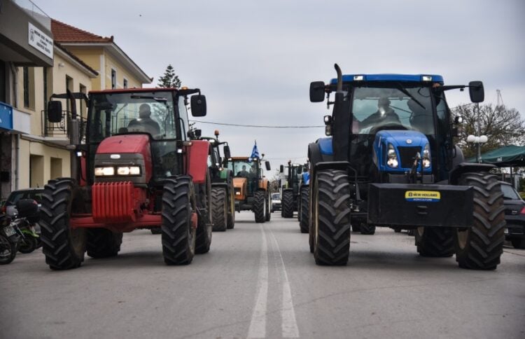 Αγρότες με τα τρακτέρ τους μέσα στην Πρέβεζα (φωτ.: EUROKINISSI/Γιώργος Ευσταθίου)