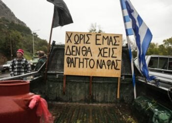 Χαρακτηριστικό πανό από διαμαρτυρία αγροτών στη Λέσβο (φωτ.: EUROKINISSI/Παναγιώτης Μπαλάσκας)