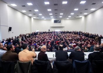 Στιγμιότυπο από τη σύσκεψη των αγροτών στη Νίκαια (φωτ.: EUROKINISSI)