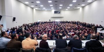 Στιγμιότυπο από τη σύσκεψη των αγροτών στη Νίκαια (φωτ.: EUROKINISSI)