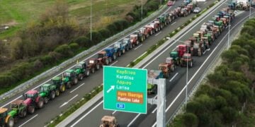 Στη Θεσσαλία εκτιμάται ότι έχουν συγκεντρωθεί πάνω από 4.000 τρακτέρ (φωτ.: EUROKINISSI/Αντώνης Νικολόπουλος)