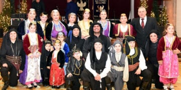 Αναμνηστική φωτογραφία μετά τον 86ο ετήσιο χορό των «Ακριτών» Φιλαδέλφειας (φωτ.: Pontian Society "Akritai" of Philadelphia)