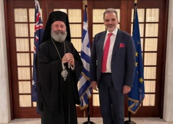 Ο αρχιεπίσκοπος Μακάριος με τον πρέσβη της Ελλάδας Σταύρο Βενιζέλο (φωτ.: Ιερά Αρχιεπισκοπή Αυστραλίας)