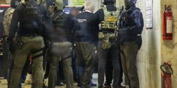 Δρακόντεια μέτρα στο Δικαστικό Μέγαρο Πειραιά για τη μεταγωγή του «Έλληνα Εσκομπάρ» (φωτ.: EUROKINISSI / Δανάη Δαυλοπούλου)