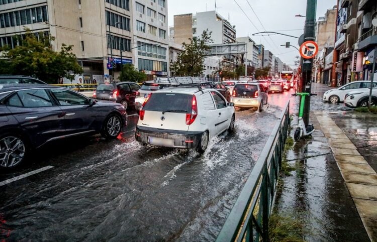 Ισχυρή βροχόπτωση στο κέντρο της Αθήνας (φωτ.: EUROKINISSI / Γιάννης Παναγόπουλος)