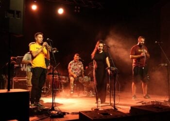 Στιγμιότυπο από παλιότερη συναυλία του συγκροτήματος (φωτ.: facebook/Banda Entopica)