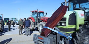 Μπλόκο αγροτών και κτηνοτρόφων στα Μάλγαρα, Δευτέρα 1 Δεκεμβρίου 2025 (φωτ.: ΜΟΤΙΟΝΤΕΑΜ / Βασίλης Βερβερίδης)