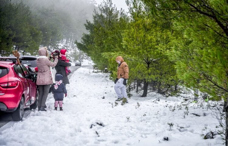 Χιόνια στη Λέσβο, στα χωριά Αγιάσος και Αμπελικό (φωτ.: ΕUROKINISSI / Παναγιώτης Μπαλάσκας)
