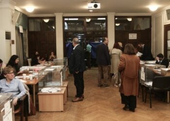 Στιγμιότυπο από τις εκλογές στον Δικηγορικό Σύλλογο Αθηνών (φωτ.: EUROKINISSI/Χρήστος Μπόνης)