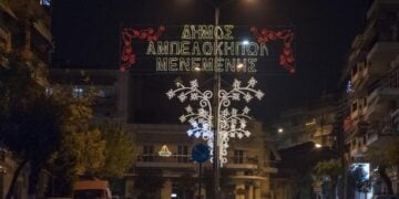 Εορταστικός στολισμός στον δήμο Αμπελοκήπων-Μενεμένης (φωτ.: Δήμος Αμπελοκήπων-Μενεμένης)