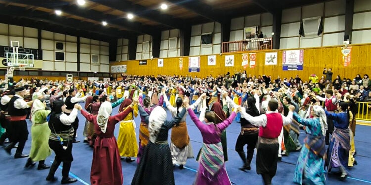 Στιγμιότυπο από την έναρξη των 8ων «Διογενείων», Παρασκευή 12 Δεκεμβρίου 2025 (φωτ.: aegeanews.gr)