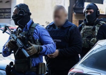 Στoν εισαγγελέα Πειραιά οδηγήθηκαν ο «Έλληνας Εσκομπάρ» και άλλοι τέσσερις συλληφθέντες, Τρίτη 16 Δεκεμβρίου 2025 (φωτ.: EUROKINISSI / Δανάη Δαυλοπούλου)