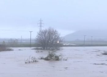 Φουσκωμένα τα νερά του ποταμού Ενιπέα (φωτ.: glomex)