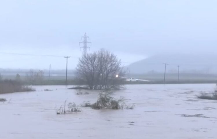 Φουσκωμένα τα νερά του ποταμού Ενιπέα (φωτ.: glomex)