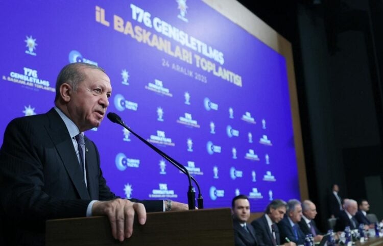 Ομιλία Ερντογάν στη διευρυμένη σύνοδο των επικεφαλής των νομαρχιακών επιτροπών του κυβερνώντος κόμματος ΑΚΡ (φωτ.: Χ / AK Parti)